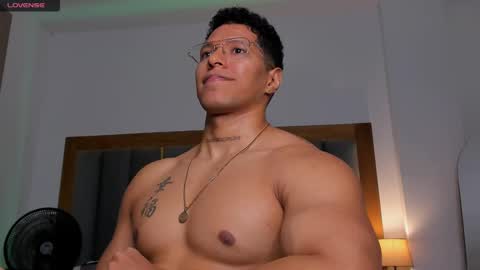 adambrocs1 online show from 25, 2, 2025