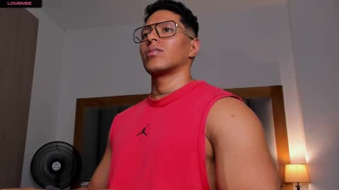 adambrocs1 online show from 28, 2, 2025