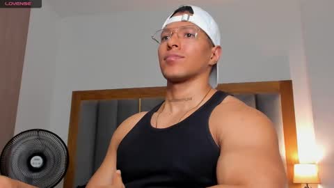 adambrocs1 online show from 5, 3, 2025