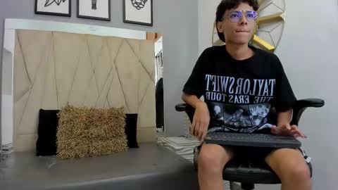 Snapshot of adams_bobby chatting on 28, 10, 2025 Adams Bobby online show from 28, 10, 2025