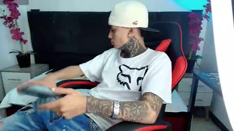 Snapshot of adamswalkerr_ chatting on 17, 2, 2026 AdamsWalkerr online show from 17, 2, 2026