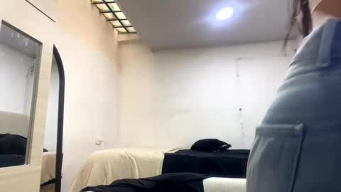 adellein foxx online show from 3, 10, 2025