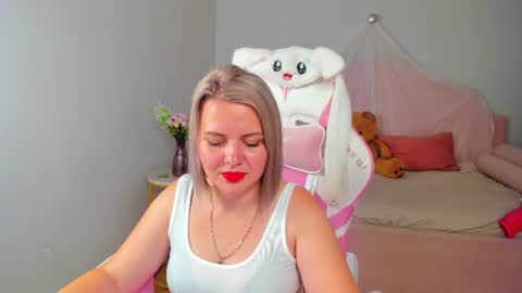 Snapshot of adeleravelle chatting on 7, 7, 2026 AdeleRavelle online show from 7, 7, 2026