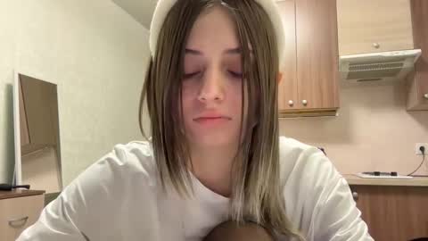 Snapshot of adelinehaefner chatting on 17, 12, 2025 Anna online show from 17, 12, 2025