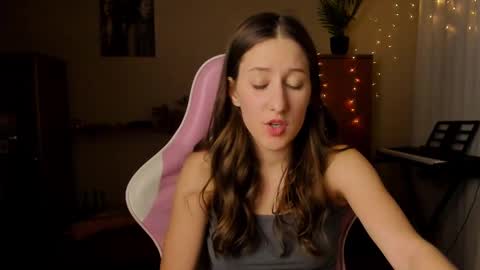 Adell online show from 12, 3, 2025