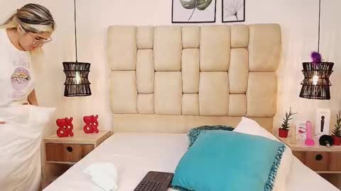 AdharaSmithh online show from 25, 2, 2025