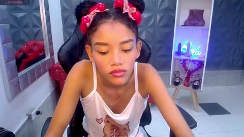 adisson_petite1 online show from 23, 2, 2026