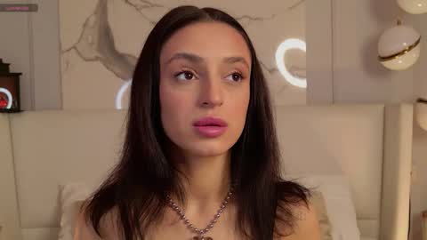 adoracortes online show from 4, 12, 2025