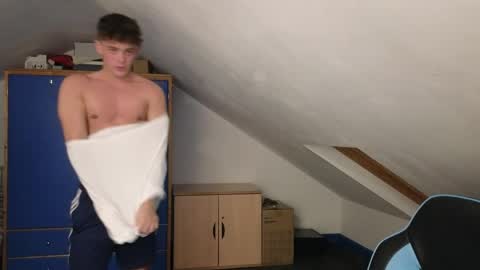 Snapshot of adr_twink chatting on 8, 4, 2026 ADR Twink online show from 8, 4, 2026