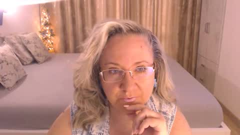 Snapshot of adrena_ chatting on 30, 4, 2026 Cryna online show from 30, 4, 2026