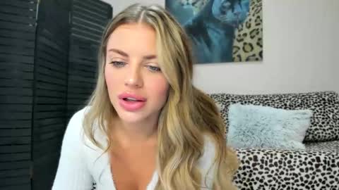 Adriana online show from 7, 10, 2025