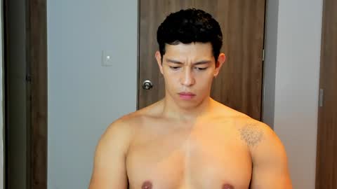 Snapshot of adrian_del_mar chatting on 5, 5, 2026 Adrian del Mar online show from 5, 5, 2026