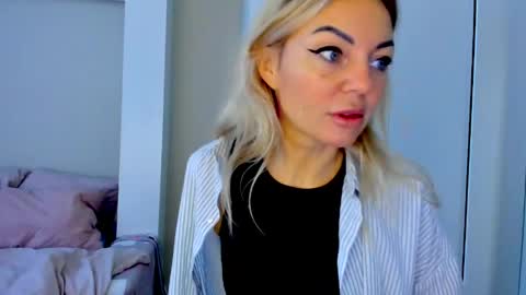 Snapshot of adriana_coy_ chatting on 25, 5, 2026 Adriana online show from 25, 5, 2026