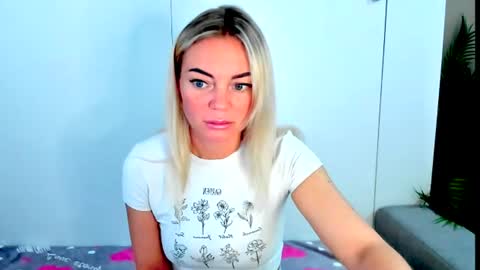 Adriana online show from 10, 6, 2026
