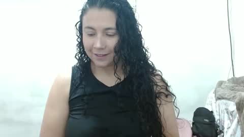 Snapshot of adrianatellez chatting on 16, 9, 2025 Adriana Tellez online show from 16, 9, 2025