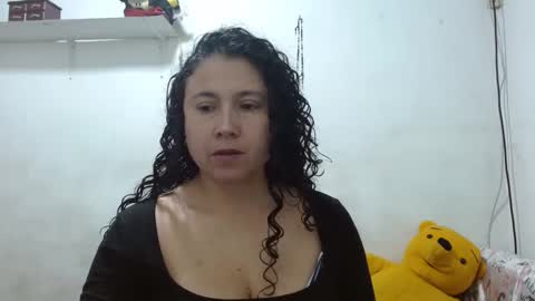 Snapshot of adrianatellez chatting on 3, 10, 2025 Adriana Tellez online show from 3, 10, 2025