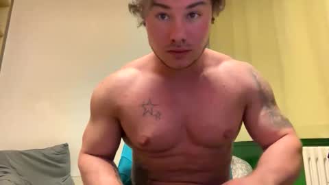 Snapshot of aesthetics99 chatting on 26, 4, 2026 aesthetics99 online show from 26, 4, 2026