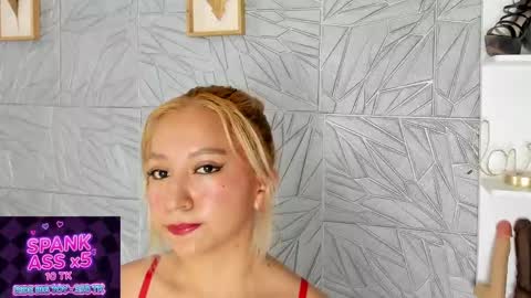 Snapshot of agatadelphine_mr chatting on 28, 4, 2026 Agatadelphine online show from 28, 4, 2026