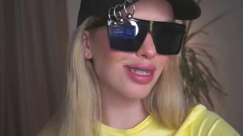 Snapshot of agent_blonde chatting on 19, 4, 2026 May online show from 19, 4, 2026