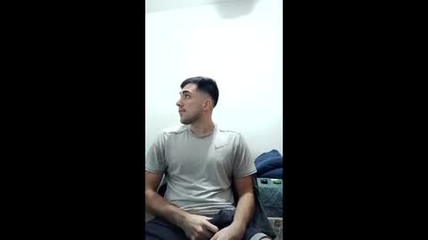 Snapshot of agustinnrod chatting on 5, 6, 2026 agustinnrod online show from 5, 6, 2026