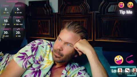 Snapshot of ahardman10 chatting on 27, 4, 2026 Blue Eyed Handsome Man online show from 27, 4, 2026