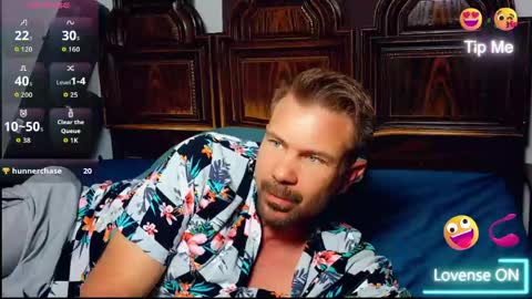 Snapshot of ahardman10 chatting on 30, 4, 2026 Blue Eyed Handsome Man online show from 30, 4, 2026