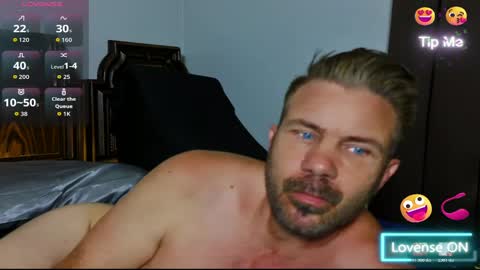 Snapshot of ahardman10 chatting on 31, 5, 2026 Blue Eyed Handsome Man online show from 31, 5, 2026