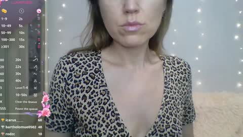 Snapshot of ahtena chatting on 22, 12, 2024 Ahtena online show from 22, 12, 2024