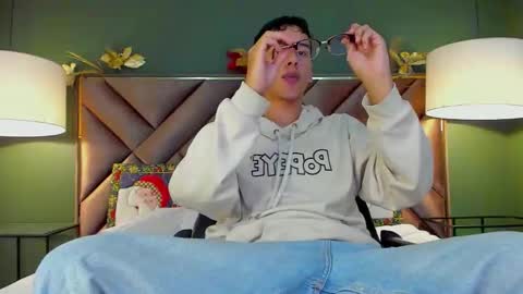 Snapshot of aiden_royce chatting on 4, 12, 2025 aiden_royce online show from 4, 12, 2025