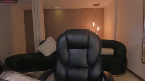  AILEEN VEGA  online show from 6, 3, 2025