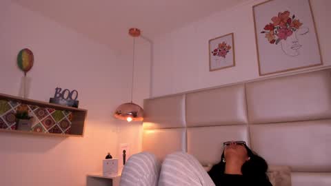 Aily Yozuko online show from 1, 2, 2025