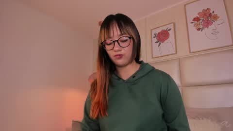 Aily Yozuko online show from 17, 10, 2025