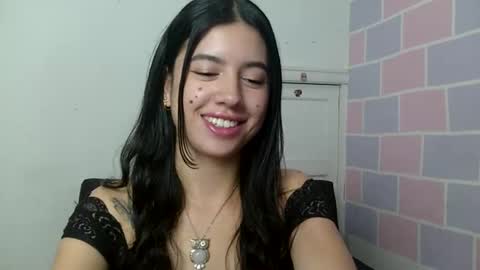 Snapshot of aine_ileana chatting on 25, 5, 2026 J online show from 25, 5, 2026