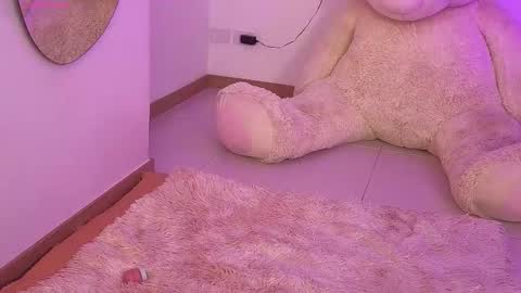 Ash             INDEPENDET MODEL  online show from 1, 2, 2026