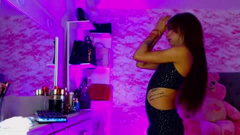 Snapshot of aisha_sex222 chatting on 18, 5, 2026 aisha_sex222 online show from 18, 5, 2026