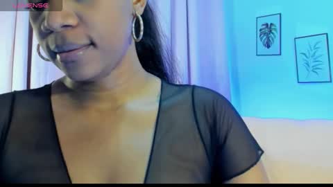 Snapshot of aisha_w10 chatting on 8, 10, 2025 Aisha online show from 8, 10, 2025
