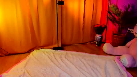 Lora online show from 27, 2, 2025