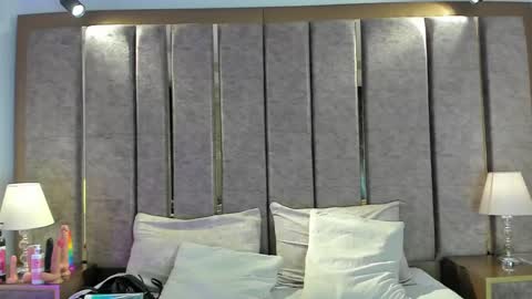 AishaValcazar online show from 15, 4, 2026