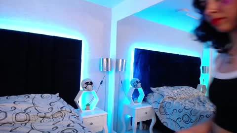 A K A N E  U W U online show from 15, 12, 2024