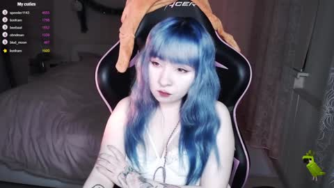 akirahartyx online show from 4, 1, 2025