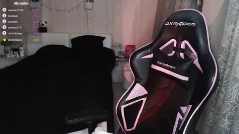 akirahartyx online show from 2, 2, 2026