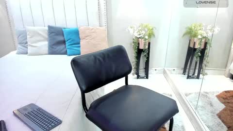 Snapshot of alaiasmile_ chatting on 18, 4, 2026 online show from 18, 4, 2026