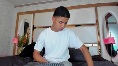 Snapshot of alan_santhos chatting on 5, 3, 2025 ---Alan--- online show from 5, 3, 2025