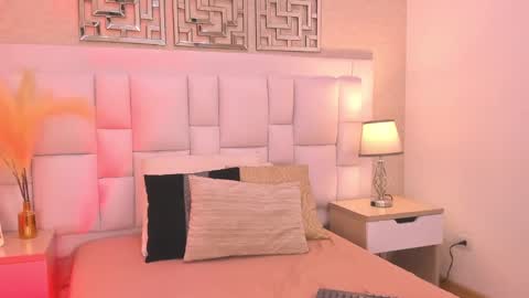 alana_2916 online show from 5, 1, 2025