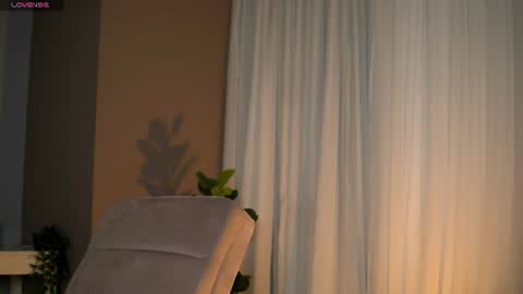 Snapshot of alanareign chatting on 25, 6, 2026 AlanaReign online show from 25, 6, 2026