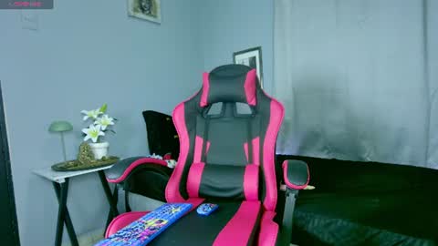 Snapshot of ale_love_ chatting on 7, 7, 2026 ALE LOVE online show from 7, 7, 2026