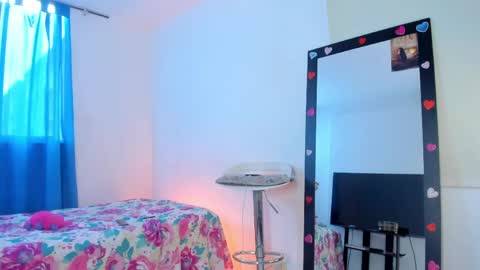 Alejandra Arango online show from 12, 4, 2026