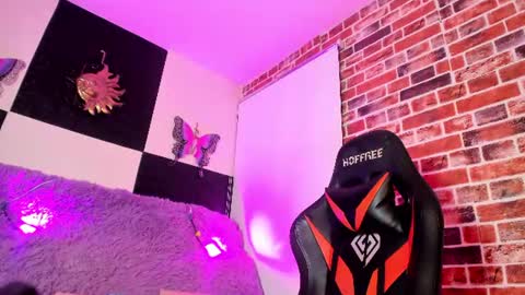 Snapshot of aleja_hill chatting on 20, 6, 2026 Aleja Hill online show from 20, 6, 2026