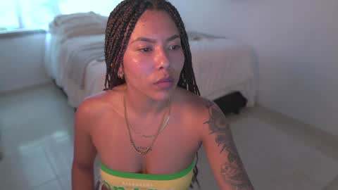 Snapshot of alejandra_kiss98 chatting on 18, 1, 2025 O.F alejandra h1998 stream 300 pm - 1100 pm online show from 18, 1, 2025
