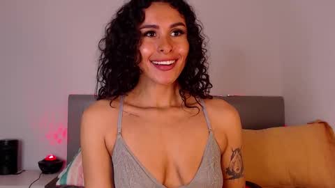 Snapshot of alejandraray chatting on 17, 12, 2025 Danna Ray online show from 17, 12, 2025